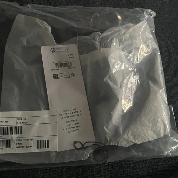 ALO Yoga Alosoft High-Waist 7/8 Highlight Leggings Black - Picture 4 of 4